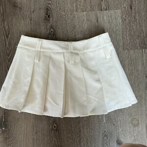 Classic White Pleated Mini Skirt - Womens